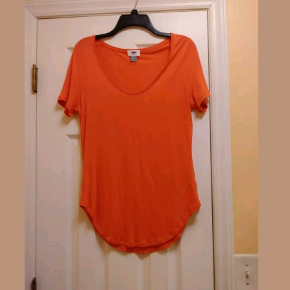 Old Navy Women's Tee Size Medium Orange Short